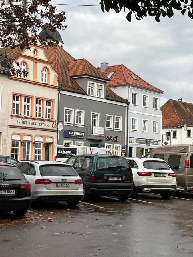 Zimmer Zum Vermieten Direkt An Der Donau Und Am Schloss Neubourg-sur-le-Danube Extérieur photo